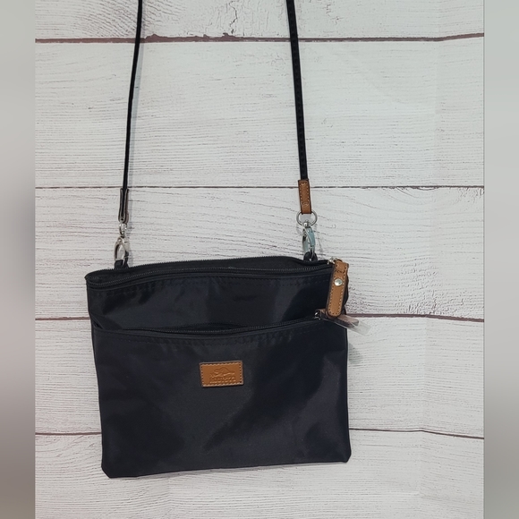 Nwot Roots nylon crossbody with leather accents - Picture 4 of 10